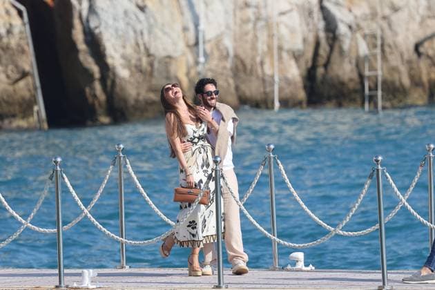 Cannes - Sofia Vergara At Eden Roc Sofia Vergara leaves the Eden Roc hotel with a friend during the Cannes Film Festival, Cap d Antibes, France, 21 May 2025. Photo by ABACAPRESS.COM Cap d Antibes France  Copyright: xABACAx