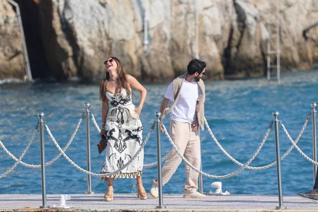 Cannes - Sofia Vergara At Eden Roc Sofia Vergara leaves the Eden Roc hotel with a friend during the Cannes Film Festival, Cap d Antibes, France, 21 May 2025. Photo by ABACAPRESS.COM Cap d Antibes France  Copyright: xABACAx