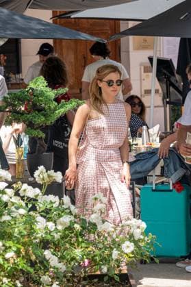 Emma Watson has lunch on the terrace of La Bièrerie By Brasserie Du Casino and then goes for a stroll on the Croisette during the 78th Cannes International Film Festival Emma Watson has lunch on the terrace of La Bièrerie By Brasserie Du Casino and then goes for a stroll on the Croisette during the 78th Cannes International Film Festival, France, May 21, 2025 The 35-year-old British actress is in Cannes to present the film The Bling Ring in the category, Un certain regard Yehiel Chekroune Bestimage Emma Watson has lunch on the terrace of La Bièrerie By Brasserie Du Casino and then goes for a stroll on the Croisette during the 78th Cannes International Film Festival on May 21, 2025 The 35 year old British actress is in Cannes to present the  Copyright: xYehielxChekrounex xBestimagexYehielxChekrounex xBestimagex