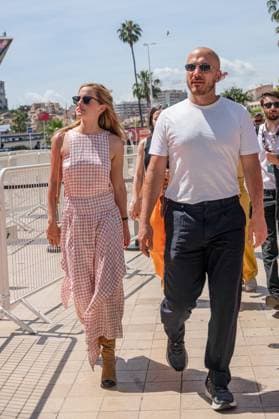 Emma Watson has lunch on the terrace of La Bièrerie By Brasserie Du Casino and then goes for a stroll on the Croisette during the 78th Cannes International Film Festival Emma Watson has lunch on the terrace of La Bièrerie By Brasserie Du Casino and then goes for a stroll on the Croisette during the 78th Cannes International Film Festival, France, May 21, 2025 The 35-year-old British actress is in Cannes to present the film The Bling Ring in the category, Un certain regard Yehiel Chekroune Bestimage Emma Watson has lunch on the terrace of La Bièrerie By Brasserie Du Casino and then goes for a stroll on the Croisette during the 78th Cannes International Film Festival on May 21, 2025 The 35 year old British actress is in Cannes to present the  Copyright: xYehielxChekrounex xBestimagexYehielxChekrounex xBestimagex