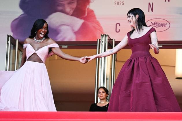 Entertainment Themen der Woche KW21 Entertainment Bilder des Tages Cannes The History Of Sound Premiere AM Aja Naomi King and Cara Delevingne attending The History Of Sound Premiere in Cannes, France on May 21, 2025 as part of the 78th Cannes Film Festival. Photo by Aurore Marechal ABACAPRESS.COM Cannes France  Copyright: xMarechalxAurore ABACAx