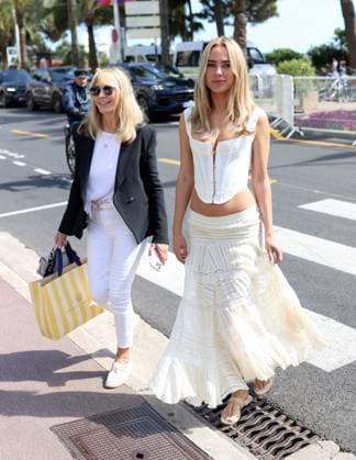Kimberley Garner on the Croisette in Cannes EXCLUSIF- Kimberley Garner and her mother Geraldine Garner strolling on the Croisette during the Cannes Festival . France , Cannes , on may 21 , 2025  Copyright: xDFYx