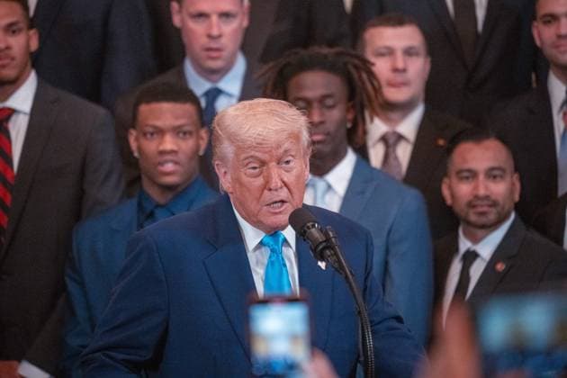 May 21, 2025, Washington, District of Columbia, USA: President DONALD TRUMP welcomes the University of Florida Gators National Champion basketball team to the East Room of the White House on May 21, 2025. Washington USA - ZUMAl312 20250521_znp_l312_031 Copyright: xAndrewxLeydenx
