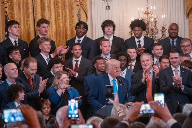 May 21, 2025, Washington, District of Columbia, USA: President DONALD TRUMP welcomes the University of Florida Gators National Champion basketball team to the East Room of the White House on May 21, 2025. Washington USA - ZUMAl312 20250521_znp_l312_033 Copyright: xAndrewxLeydenx