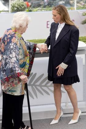 Eleanor The Great , Photocall in Cannes, 21.05.2025 Cannes, Frankreich - 21.5.2024: June Squibb, Scarlett Johansson während des Photocalls zu - Eleanor The Great - während der 78. Internationalen Filmfestspiele von Cannes. Die Filmfestspiele finden vom 13. bis 24. Mai 2025 statt. Cannes Palais des Festivals et des Cong Provence-Alpes-Cote d Azur Frankreich Copyright: xChristianxEnderx