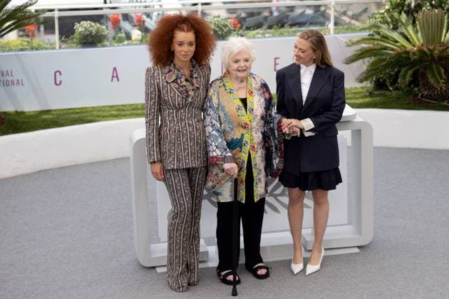 Eleanor The Great , Photocall in Cannes, 21.05.2025 Cannes, Frankreich - 21.5.2024: Erin Kellyman, June Squibb, Scarlett Johansson während des Photocalls zu - Eleanor The Great - während der 78. Internationalen Filmfestspiele von Cannes. Die Filmfestspiele finden vom 13. bis 24. Mai 2025 statt. Cannes Palais des Festivals et des Cong Provence-Alpes-Cote d Azur Frankreich Copyright: xChristianxEnderx