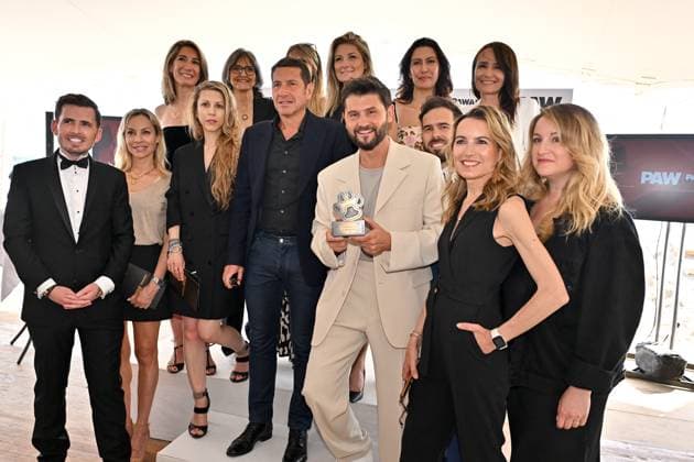Cannes Pawards Ceremony JR Tristane Banon, David Lisnard, Christophe Beaugrand, Sandrine Arcizet, Stephanie Chermont attending the Pawards Ceremony at 78th Cannes Film Festival in Cannes, France on May, 21, 2025. Photo by Julien Reynaud APS-Medias ABACAPRESS.COM Cannes France  Copyright: xReynaudxJulien APS-Medias ABACAx