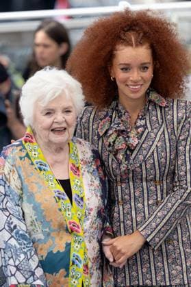 Eleanor The Great , Photocall in Cannes, 21.05.2025 Cannes, Frankreich - 21.5.2024: June Squibb, Erin Kellyman während des Photocalls zu - Eleanor The Great - während der 78. Internationalen Filmfestspiele von Cannes. Die Filmfestspiele finden vom 13. bis 24. Mai 2025 statt. Cannes Palais des Festivals et des Congres Provence-Alpes-Cote d Azur Frankreich Copyright: xChristianxEnderx