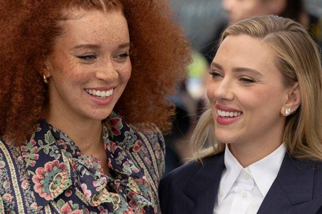 Eleanor The Great , Photocall in Cannes, 21.05.2025 Cannes, Frankreich - 21.5.2024: Erin Kellyman, Scarlett Johansson während des Photocalls zu - Eleanor The Great - während der 78. Internationalen Filmfestspiele von Cannes. Die Filmfestspiele finden vom 13. bis 24. Mai 2025 statt. Cannes Palais des Festivals et des Congres Provence-Alpes-Cote d Azur Frankreich Copyright: xChristianxEnderx