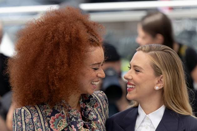 Eleanor The Great , Photocall in Cannes, 21.05.2025 Cannes, Frankreich - 21.5.2024: Erin Kellyman, Scarlett Johansson während des Photocalls zu - Eleanor The Great - während der 78. Internationalen Filmfestspiele von Cannes. Die Filmfestspiele finden vom 13. bis 24. Mai 2025 statt. Cannes Palais des Festivals et des Cong Provence-Alpes-Cote d Azur Frankreich Copyright: xChristianxEnderx