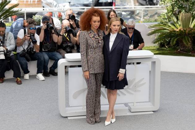 Eleanor The Great , Photocall in Cannes, 21.05.2025 Cannes, Frankreich - 21.5.2024: Erin Kellyman, Scarlett Johansson während des Photocalls zu - Eleanor The Great - während der 78. Internationalen Filmfestspiele von Cannes. Die Filmfestspiele finden vom 13. bis 24. Mai 2025 statt. Cannes Palais des Festivals et des Cong Provence-Alpes-Cote d Azur Frankreich Copyright: xChristianxEnderx