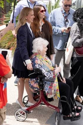 Eleanor The Great , Photocall in Cannes, 21.05.2025 Cannes, Frankreich - 21.5.2024: June Squibb, Scarlett Johansson während des Photocalls zu - Eleanor The Great - während der 78. Internationalen Filmfestspiele von Cannes. Die Filmfestspiele finden vom 13. bis 24. Mai 2025 statt. Cannes Palais des Festivals et des Cong Provence-Alpes-Cote d Azur Frankreich Copyright: xChristianxEnderx