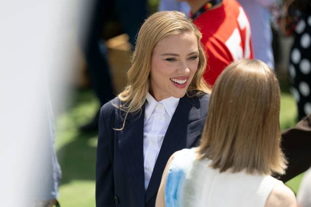 Eleanor The Great , Photocall in Cannes, 21.05.2025 Cannes, Frankreich - 21.5.2024: Scarlett Johansson spricht mit Jodie Foster nach dem Photocall zu - Eleanor The Great - während der 78. Internationalen Filmfestspiele von Cannes. Die Filmfestspiele finden vom 13. bis 24. Mai 2025 statt. Cannes Palais des Festivals et des Cong Provence-Alpes-Cote d Azur Frankreich Copyright: xChristianxEnderx