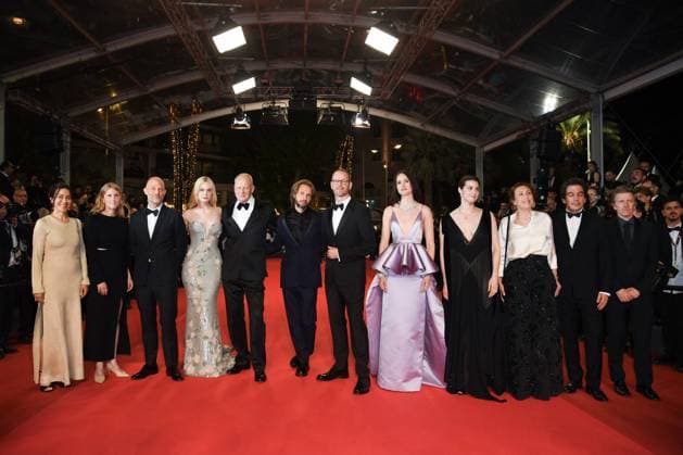 Entertainment Bilder des Tages Cannes Affeksjonsverdi Premiere AM Nathanael Karmitz, Elle Fanning, Inga Ibsdotter Lilleaas, Renate Reinsve, Stellan Skarsgard, Joachim Trier and Eskil Vogt attending Affeksjonsverdi (Sentimental Value) Premiere in Cannes, France on May 21, 2025 as part of the 78th Cannes Film Festival. Photo by Aurore Marechal ABACAPRESS.COM Cannes France  Copyright: xMarechalxAurore ABACAx