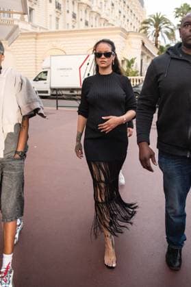 Cannes - Pregnant Rihanna On The Croisette Pregnant Rihanna seen on the Croisette in Canness, France on MAy 21, 2025, as part of the Cannes Film Festival. Photo by Florian Poitout ABACAPRESS.COM Cannes France  Copyright: xPoitoutxFlorian ABACAx