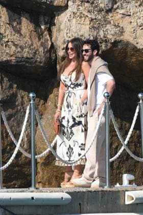 Cannes - Sofia Vergara At Eden Roc Sofia Vergara leaves the Eden Roc hotel with a friend during the Cannes Film Festival, Cap d Antibes, France on May 21, 2025. Photo by ABACAPRESS.COM Cap d Antibes France  Copyright: xABACAx