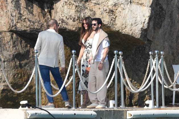 Cannes - Sofia Vergara At Eden Roc Sofia Vergara leaves the Eden Roc hotel with a friend during the Cannes Film Festival, Cap d Antibes, France on May 21, 2025. Photo by ABACAPRESS.COM Cap d Antibes France  Copyright: xABACAx