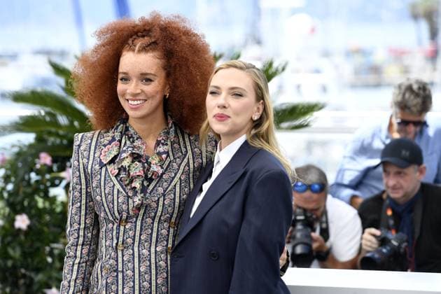 Erin Kellyman und Scarlett Johansson beim Eleanor the Great Photocall in Cannes am 21.05.2025