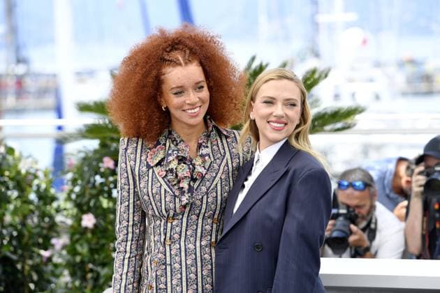 Erin Kellyman und Scarlett Johansson beim Eleanor the Great Photocall in Cannes am 21.05.2025