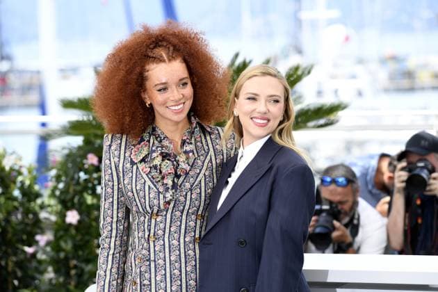 Erin Kellyman und Scarlett Johansson beim Eleanor the Great Photocall in Cannes am 21.05.2025