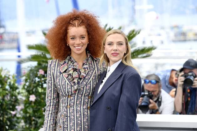 Erin Kellyman und Scarlett Johansson beim Eleanor the Great Photocall in Cannes am 21.05.2025