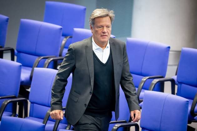 Deutscher Bundestag, 7. Plenarsitzung Robert Habeck (Gruene) unterwegs im Plenum bei der 7. Sitzung des Deutschen Bundestag in Berlin, 22.05.2025 Berlin Berlin Deutschland