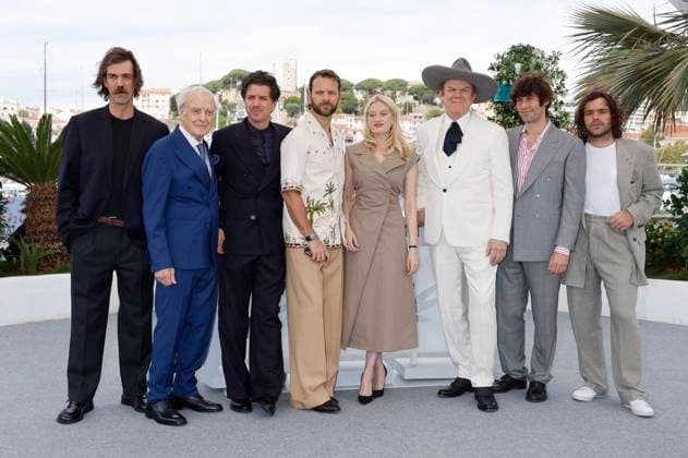 Internationale Filmfestspiele von Cannes, Testa o Croce - Heads or Tails Photocall Gabriele Silli, Gianni Garko, Alessio Rigo de Righi, Alessandro Borghi, Nadia Tereszkiewicz, John C. Reilly, Matteo Zoppis und Peter Lanzani beim Photocall zum Kinofilm Testa o croce? Heads or Tails? auf dem Festival de Cannes 2025 78. Internationale Filmfestspiele von Cannes am Palais des Festivals. Cannes, 22.05.2025