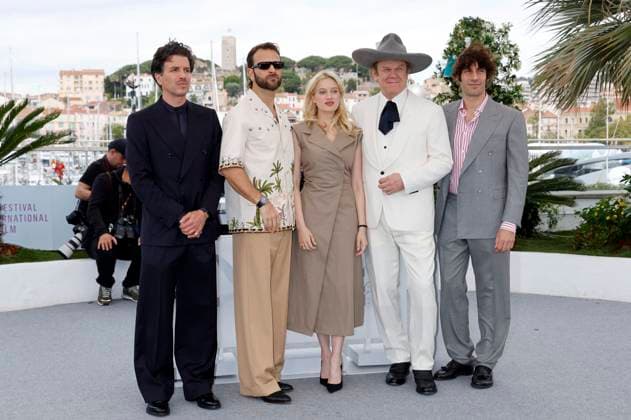 Internationale Filmfestspiele von Cannes, Testa o Croce - Heads or Tails Photocall Alessio Rigo de Righi, Alessandro Borghi, Nadia Tereszkiewicz, John C. Reilly und Matteo Zoppis beim Photocall zum Kinofilm Testa o croce? Heads or Tails? auf dem Festival de Cannes 2025 78. Internationale Filmfestspiele von Cannes am Palais des Festivals. Cannes, 22.05.2025