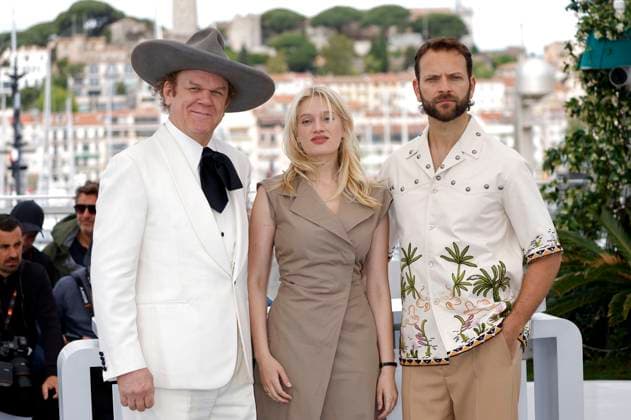 Internationale Filmfestspiele von Cannes, Testa o Croce - Heads or Tails Photocall John C Reilly, Nadia Tereszkiewicz und Alessandro Borghi beim Photocall zum Kinofilm Testa o croce? Heads or Tails? auf dem Festival de Cannes 2025 78. Internationale Filmfestspiele von Cannes am Palais des Festivals. Cannes, 22.05.2025