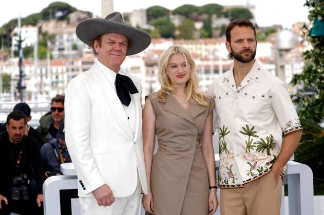Internationale Filmfestspiele von Cannes, Testa o Croce - Heads or Tails Photocall John C Reilly, Nadia Tereszkiewicz und Alessandro Borghi beim Photocall zum Kinofilm Testa o croce? Heads or Tails? auf dem Festival de Cannes 2025 78. Internationale Filmfestspiele von Cannes am Palais des Festivals. Cannes, 22.05.2025