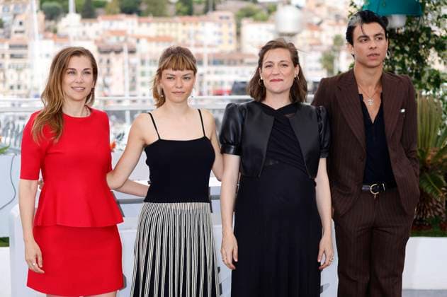 Entertainment Bilder des Tages Maria Zamora, Llucia Garcia, Carla Simon und Mitch Martin beim Photocall zum Kinofilm Romeria auf dem Festival de Cannes 2025 78. Internationale Filmfestspiele von Cannes am Palais des Festivals. Cannes, 22.05.2025