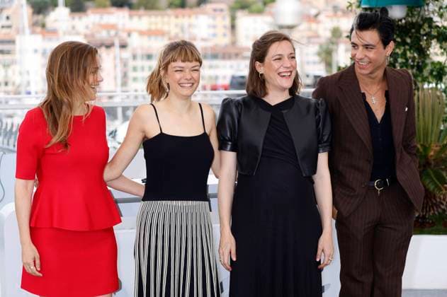 Maria Zamora, Llucia Garcia, Carla Simon und Mitch Martin beim Photocall zum Kinofilm Romeria auf dem Festival de Cannes 2025 78. Internationale Filmfestspiele von Cannes am Palais des Festivals. Cannes, 22.05.2025