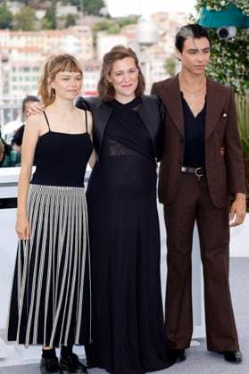 Llucia Garcia, Carla Simon und Mitch Martin beim Photocall zum Kinofilm Romeria auf dem Festival de Cannes 2025 78. Internationale Filmfestspiele von Cannes am Palais des Festivals. Cannes, 22.05.2025
