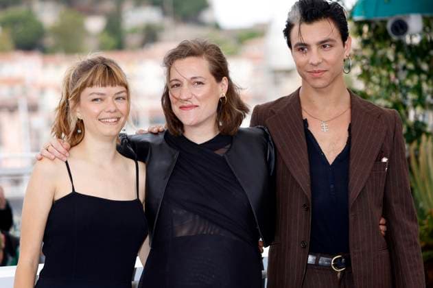 Llucia Garcia, Carla Simon und Mitch Martin beim Photocall zum Kinofilm Romeria auf dem Festival de Cannes 2025 78. Internationale Filmfestspiele von Cannes am Palais des Festivals. Cannes, 22.05.2025