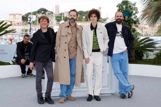 Pierpaolo Capovilla, Sergio Romano, Filippo Scotti und Francesco Sossai beim Photocall zum Kinofilm Le cittÃ di pianura The Last One for the Road auf dem Festival de Cannes 2025 78. Internationale Filmfestspiele von Cannes am Palais des Festivals. Cannes, 22.05.2025