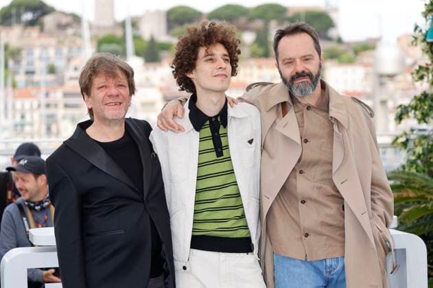 Pierpaolo Capovilla, Filippo Scotti und Sergio Romano beim Photocall zum Kinofilm Le cittÃ di pianura The Last One for the Road auf dem Festival de Cannes 2025 78. Internationale Filmfestspiele von Cannes am Palais des Festivals. Cannes, 22.05.2025