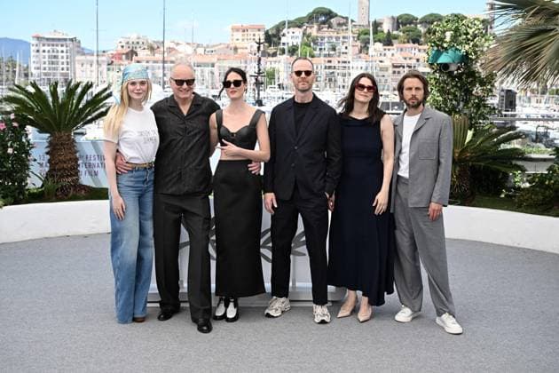 Entertainment Themen der Woche KW21 Entertainment Bilder des Tages RECORD DATE NOT STATED Cannes - Affeksjonsverdi Photocall Anders Danielsen Lie, Inga Ibsdotter Lilleaas, Joachim Trier, Renate Reinsve, Stellan Skarsgard and Elle Fanning posing at the Affeksjonsverdi (Sentimental Value) photocall in Cannes, France, on May 22, 2025, as part of the Competition of the 78th Cannes Film Festival. Photo by David Niviere ABACAPRESS.COM Cannes France  Copyright: xNivierexDavid ABACAPRESS.COMx