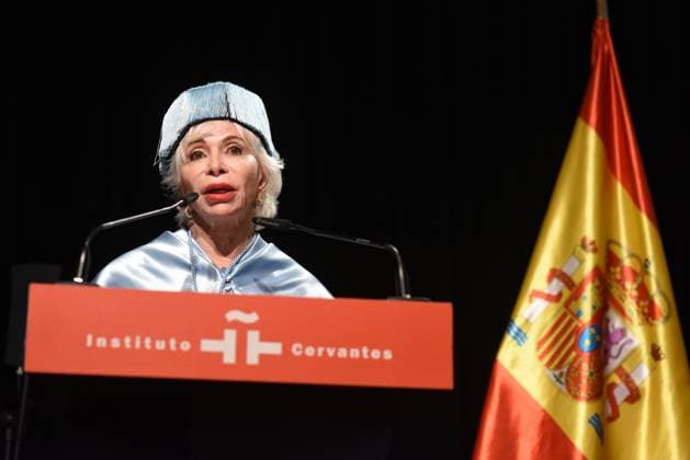 Bilder des Jahres 2025, Entertainment 05 Mai Entertainment Themen der Woche KW21 Entertainment Bilder des Tages The writer Isabel Allende is invested doctor honoris causa by the UIMP The writer Isabel Allende speaks during the ceremony in which she has been invested doctor honoris causa by the Universidad Internacional Menéndez Pelayo UIMP , at the Instituto Cervantes, on May 22, 2025, in Madrid Spain Allendes accession to the UIMP honorary cloister is framed in the Summer Courses of this university in Santander but, for reasons of the writers agenda, it can not be held during the summer in the Cantabrian capital and takes place in advance in Madrid, Before being invested doctor honoris causa, the Caja de las Letras of the Instituto Cervantes has received the legacy of the Chilean author, one of the most influential writers of literature in the Span  Copyright: xFernandoxSanchezx 6740398