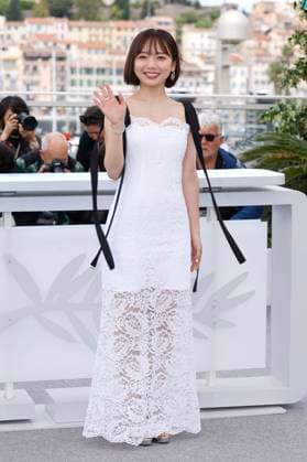 Kyoko Saito beim Photocall zum Kinofilm Ren ai saiban Love on Trial auf dem Festival de Cannes 2025 78. Internationale Filmfestspiele von Cannes am Palais des Festivals. Cannes, 22.05.2025