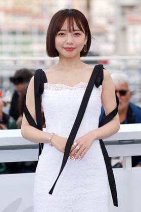 Kyoko Saito beim Photocall zum Kinofilm Ren ai saiban Love on Trial auf dem Festival de Cannes 2025 78. Internationale Filmfestspiele von Cannes am Palais des Festivals. Cannes, 22.05.2025