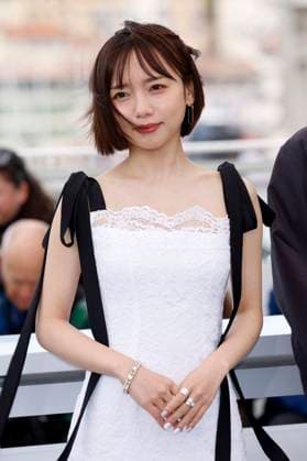Kyoko Saito beim Photocall zum Kinofilm Ren ai saiban Love on Trial auf dem Festival de Cannes 2025 78. Internationale Filmfestspiele von Cannes am Palais des Festivals. Cannes, 22.05.2025