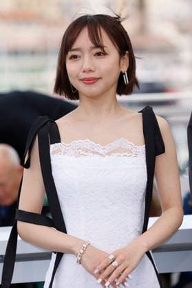 Kyoko Saito beim Photocall zum Kinofilm Ren ai saiban Love on Trial auf dem Festival de Cannes 2025 78. Internationale Filmfestspiele von Cannes am Palais des Festivals. Cannes, 22.05.2025