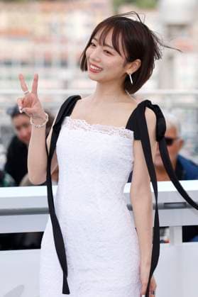 Kyoko Saito beim Photocall zum Kinofilm Ren ai saiban Love on Trial auf dem Festival de Cannes 2025 78. Internationale Filmfestspiele von Cannes am Palais des Festivals. Cannes, 22.05.2025