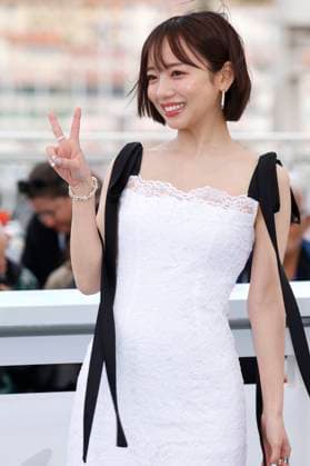Kyoko Saito beim Photocall zum Kinofilm Ren ai saiban Love on Trial auf dem Festival de Cannes 2025 78. Internationale Filmfestspiele von Cannes am Palais des Festivals. Cannes, 22.05.2025