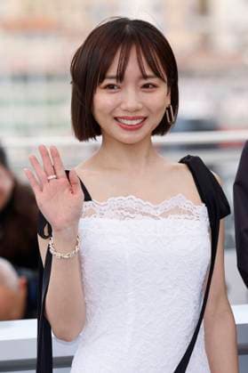 Kyoko Saito beim Photocall zum Kinofilm Ren ai saiban Love on Trial auf dem Festival de Cannes 2025 78. Internationale Filmfestspiele von Cannes am Palais des Festivals. Cannes, 22.05.2025