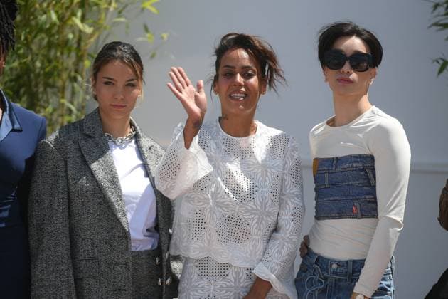Internationale Filmfestspiele von Cannes, Ma frere Photocall Amel Bent arrives at the photocall for the film Ma Frère Cannes Première during the 78th Cannes International Film Festival Amel Bent arrives at the photocall for the film Ma Frère Cannes Première during the 78th Cannes International Film Festival on May 22, 2025 Lionel Urman Bestimage Amel Bent arrives at the photocall for the film Ma Frère Cannes Première during the 78th Cannes International Film Festival on May 22, 2025 Cannes France  Copyright: xLIONELxURMANxx xBESTIMAGExLIONELxURMANxx xBESTIMAGEx