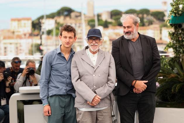 78eme Festival International du Film de Cannes Photocall with cast of Lhomme qui a vu lours qui a vu lhomme 78th International Cannes Film Festival Photocall with cast of Lhomme qui a vu lours qui a vu lhomme movie 444914 2025 05 22 Cannes France Marbot, Timi Joy Richard, Pierre de Kervern, Gustave  Copyright: xIvankaxVoisinx xStarfacex STAR_444914_002