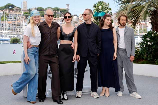 Elle Fanning, Stellan Skarsgard, Renate Reinsve, Joachim Trier, Inga Ibsdotter Lilleaas und Anders Danielsen Lie beim Photocall zum Kinofilm Affeksjonsverdi Sentimental Value auf dem Festival de Cannes 2025 78. Internationale Filmfestspiele von Cannes am Palais des Festivals. Cannes, 22.05.2025