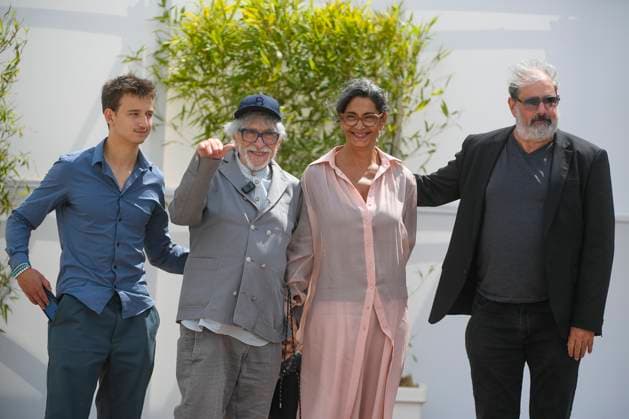 78eme Festival International du Film de Cannes Arrivees photocall Pierre Richard, Ceyla Lacerda arriving for LHomme qui a vu lours qui a vu lhomme photocall at the 78th annual Cannes Film Festival at Palais des Festivals on May 22, 2025 in Cannes, France 444933 2025 05 22 Cannes France  Copyright: xL.Urmanx xStarfacex STAR_444933_024