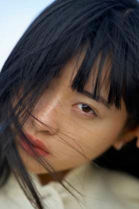 Creative Highlights Symbolbilder Close-up of a woman with long black hair covering part of her face. Brandenburg, Germany Berlin Brandenburg Germany bola08122 Copyright: xConnectxImagesx ,model released
